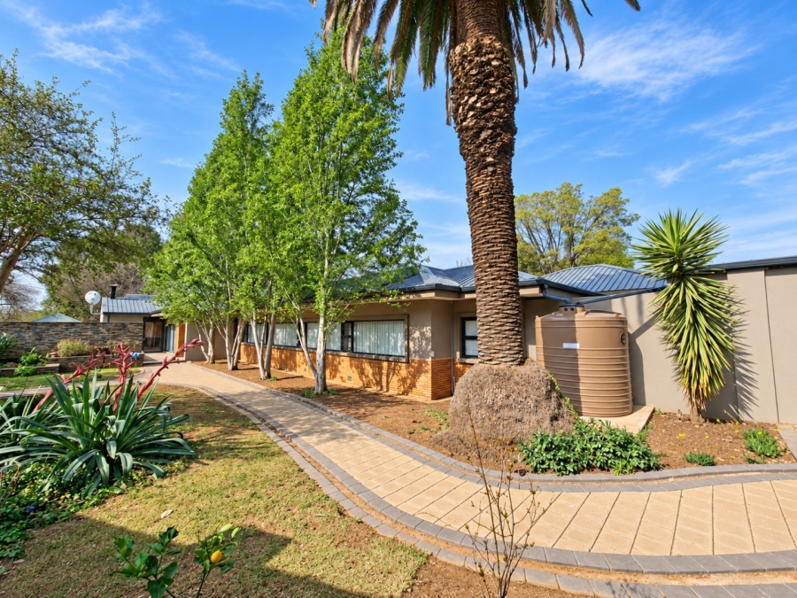 5 Bedroom Property for Sale in Waverley Free State